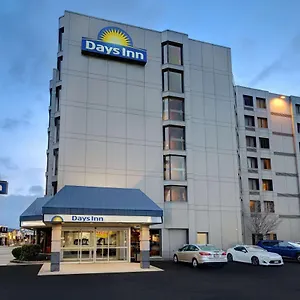 ** Hotel Days By Wyndham Near The Falls Canada